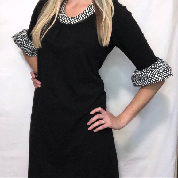 Tracy Negoshian Dresses & Skirts - Tracy Negoshian Black Bell Sleeve Dress Size M